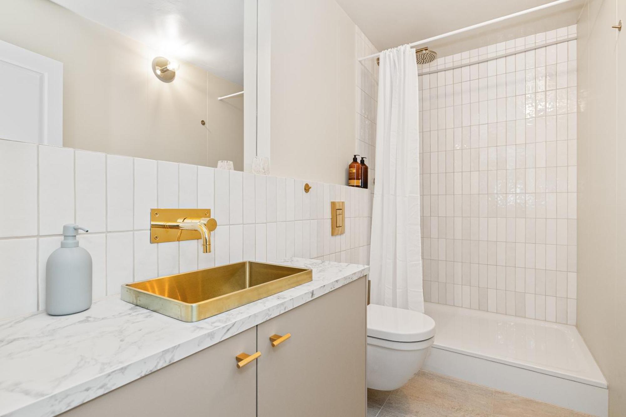 Downtown Baldursbra - Two Bedroom Apartment レイキャヴィーク エクステリア 写真